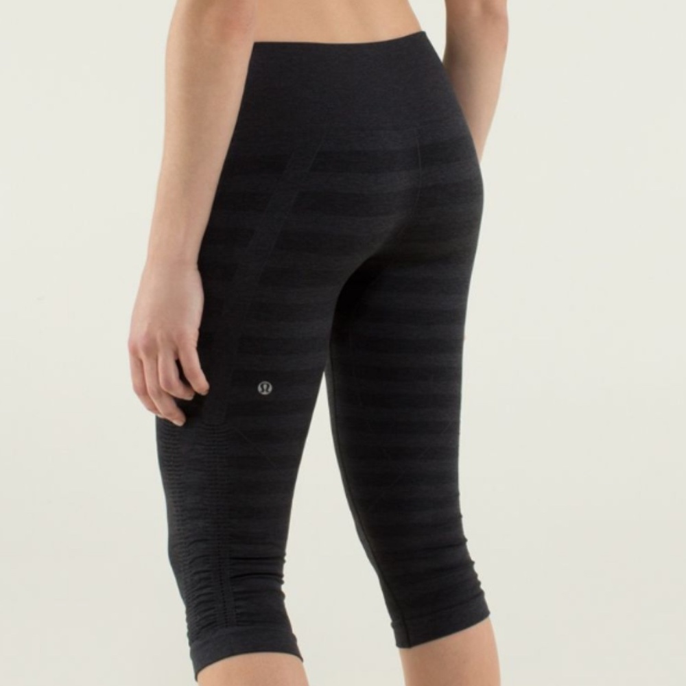 Lululemon Women's In The Flow Crop in Stripe